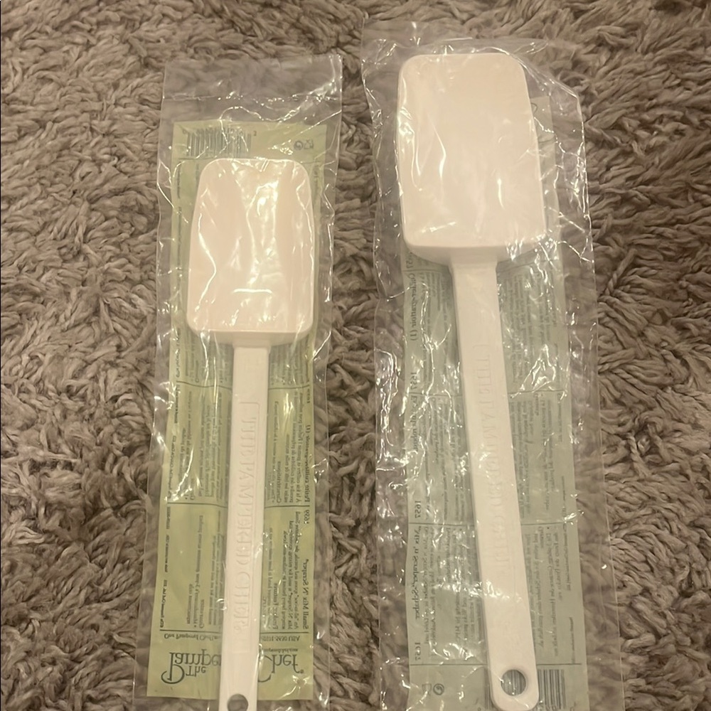 2 Pampered Chef Mix N Scraper full size & Mini White Silicone Spatula Set